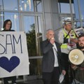 Ratko Femić na protestu ispred Nova.rs: "Gospodo, kupili ste kompaniju. Niste kupili našu savest. Niste kupili naše…