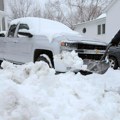 Jaka snežna oluja pogodila severoistok SAD, ima poginulih