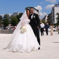 Zavirite na luksuzno venčanje Tamare Milutinović: Pevačica blista u haljini kao iz bajke, restoran ukrašen belim cvećem, a…