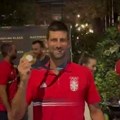 Novak stigao na proslavu sa Jelenom, poljubio medalju, pa poručio: “Ovo je najlepši osećaj na svetu”