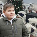 Marek (13) izgubio sestru nakon rođenja, a sad deli paketiće u istoj toj bolnici: Ovo je priča hrabrog dečaka