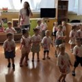 Deci u vrtiću obukli majice sa “KRVAVIM ŠAKAMA”!