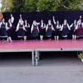Publika zaigrala Užičko kolo sa igračima KUD-a “Uroš Predić” na završnom koncertu (FOTO)