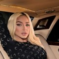 Grmi na jahti! Maja Berović se skinula, minijaturni bikini, pirsing i tetovaža na skrivenom mestu (foto)