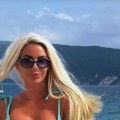 "Sin me pita 'Mama ovaj te gleda'... " Voditeljka grmi u čipkanim pantalonama a ovako priča o ljubavi