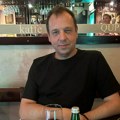 Vojin, gitarista i graditelj gitara, pravi umetnička dela od drveta i nota