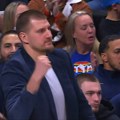 VIDEO Jokić skočio sa klupe kad je video šta je Gordon uradio: Sve kamere bile na njemu, Denver slavio u drami uz neobičan…