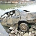 Ovo je auto koji je izvučen iz Dunava, u njemu pronađeno telo! Sonar otkrio nešto čudno u mulju, ronioci zatekli jeziv prizor…