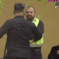 Horor scena u rijalitiju: Udarali ga u glavu, Bora Santana pao sa kreveta, drama pred kamerama! (video)