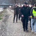 Leskovačka policija pretresala i udaljila studente sa obale Vlasine, radovi na betonskom zidu nastavljeni uz obezbeđenje…