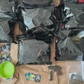 Nišlija u Novom Sadu prodavao drogu: U štek stanu zaplenjeno više od pet kilograma marihuane, manja količina kokaina i pištolj…