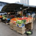 Niže cene sezonskog voća i povrća na užičkoj zelenoj pijaci: Stigle i maline, za kilogram 500 do 600 dinara