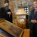 "Uoči velikog porodičnog jubileja" Ivica Dačić posetio manastir u kom se krstio, pa najavio slavlje: "Pozivam sve da dođu"