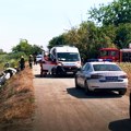 Prve slike sa mesta nesreće u Novom Sadu: Tri tela pronađena u prevrnutom automobilu u kanalu, spasioci izvukli vozilo iz vode…