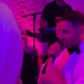 Tošić zgrabio mikrofon i zapevao hit koji je posvetio Karleuši - Jelena se uhvatila za glavu: "Šta će ti..."