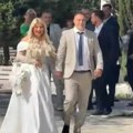 Dea Đurđević kasnila na venčanje u Hram Svetog Save: Voditeljka blista u raskošnoj venčanici, a tu je i ćerkica