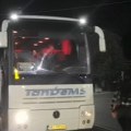 Kamenovan autobus na Kosovu! Vozio iz Beograda za Brezovicu, unutra bilo putnika, oglasio se predsednik opštine Štrpce: "Napad…