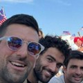 Đoković uživa na Rajder Kupu: Šta se dobije kad se sretnu 2 tenisera i vozač f1? Pa, selfi od milion dolara!