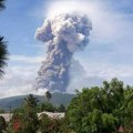 Indonezija: posle erupcije vulkana rizik od cunamija, u opasnosti 1.500 ljudi