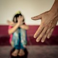 Uhapšeni hranitelji osumnjičeni da su zlostavljali devojčicu u Pirotu