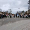 Okupljeni u Lukićevu pružili snažnu podršku studentima i prosvetarima