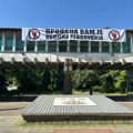 Građani skinuli i zapalili transparent "Propala vam je obojena revolucija"