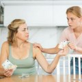 Ćerki daje džeparac 50 evra nedeljno, a sinu ništa: Društvene mreže ekplodirale, napali je da je loša majka "Mislim da je…