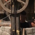 Kristijan Golubović uskočio u bunar: Farmeri ostali u čudu, pojurili da ga izvlače: Hit scene (video)