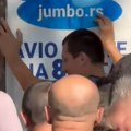 Devojka napadnuta na Slaviji! Građani sprečili i odveli nasilnika (video)