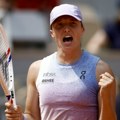 Istorijska pobeda Poljakinje: Iga Švjontek bez izgubljenog gema slavila u finalu Vimbldona