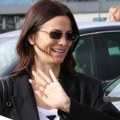 Milica Pavlović u crnom saku, beloj majici i najefektnijim pantalonama koje ste videli