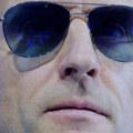 Neviđeni snimci iz Egipta: Makron se usred Aleksandrije bacio na beton i počeo da radi ovo