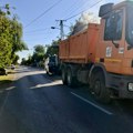 Nastavljeno farbanje pešačkih prelaza u blizini škola, radovi na popravci kolovoza na više lokacija