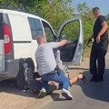 Osumnjičeni pokušao da se maskira ispod šešira i naočara, za njim raspisane dve poternice