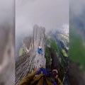 Neverovatan prizor u švajcarskim Alpima: Na vrhu planinskog masiva vladaju dva godišnja doba odjednom (video)