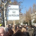 Prosvetni radnici ispred Skupštine Crne Gore traže povećanje plata: Povišice ili štrajk i tužbe