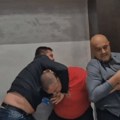 Ovako izgleda ,,demokratska,, borba opozicije u Kraljevu, davili obezbeđenje , lomili nameštaj,..