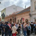 Građani i studenti pripremili doček premijeru Srbije Đuri Macutu
