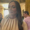 Emina Jahović stigla u Beograd, suze same idu Pevačica zbog gubitka slomljena od bola: "Dugujem mu mnogo"