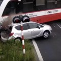Voz udario u automobil koji je probio rampu Kamere sve zabeležile