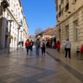 Драма у Хрватској Наоружани мушкарац шета улицама с калашњиковом у рукама! "Останите у кућама!"