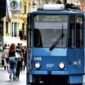 Trenutak nepažnje i završiš na raskopanim tramvajskim šinama: Prolaznici pritekli u pomoć vozaču "mercedesa"