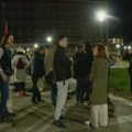 Ispred Gradske uprave u Kragujevcu skup podrške privedenim studentima u Novom Pazaru
