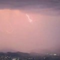 Spojili se nebo i zemlja: Novi snimci stravičnog nevremena, krov leteo kao da je od papira (video)