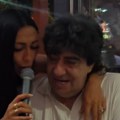 (Foto) Ništa nije slutio: Pevačica 30 godina starijem mužu pripremila spektakularno iznenađenje: Najdraži ljudi, slavlje do…