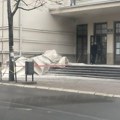 Nastavljeno obrušavanje fasade na zgradi Gimnazije u Prokuplju (Video)