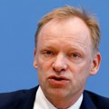 Evropa finansira nauku, Amerika kupi profit