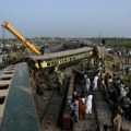 Broj poginulih u iskliznuću voza iz šina u Pakistanu porastao na 30