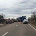 Stravična nesreća kod Kragujevca! Mladić koji je vozio motor se zakucao u kamion - na mestu ostao mrtav!