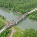 Отворено градилиште и почели припремни радови за изградњу новог железничког моста преко Тамиша, објављено како ће…